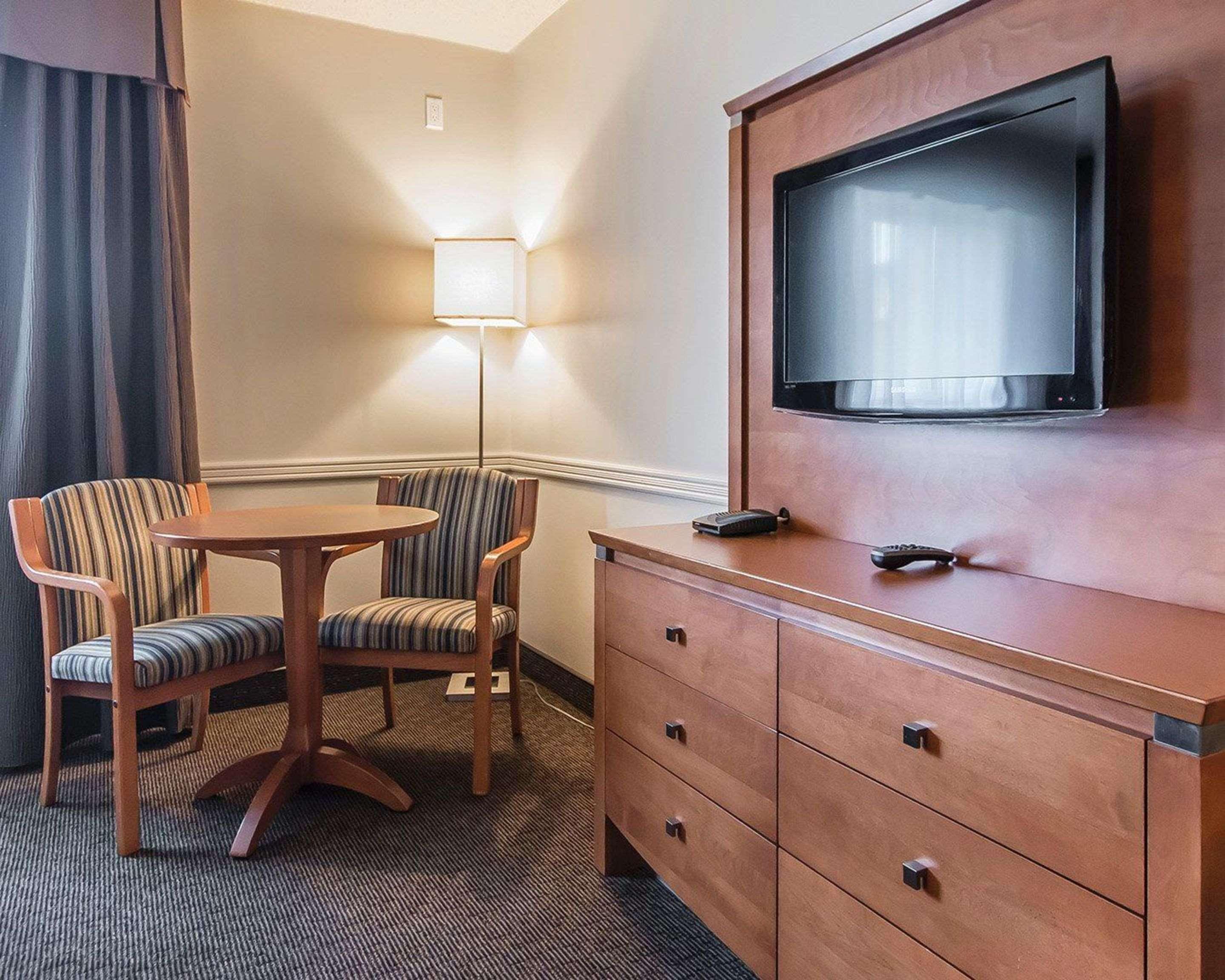 Quality Inn Rouyn-Noranda Екстериор снимка
