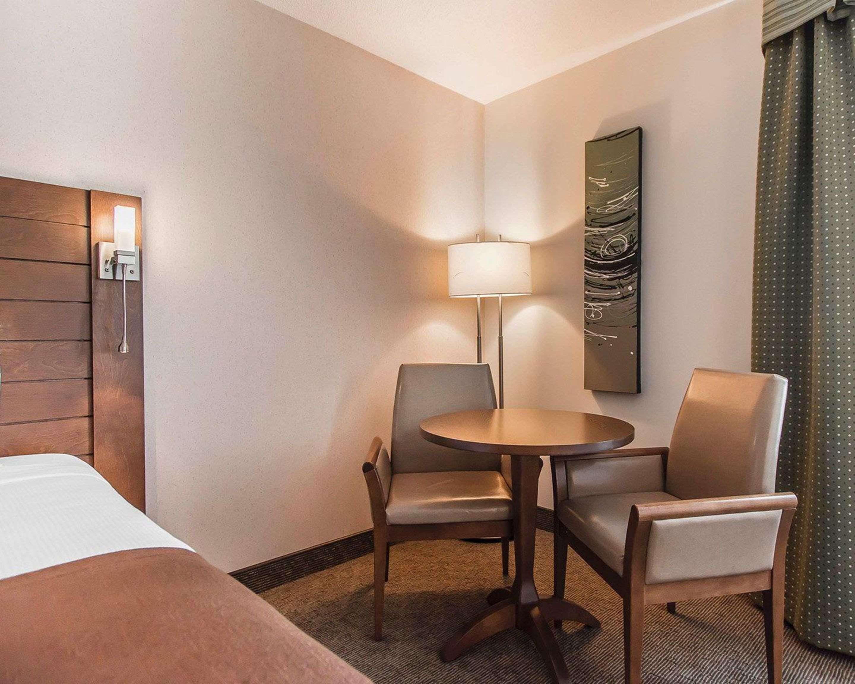 Quality Inn Rouyn-Noranda Екстериор снимка