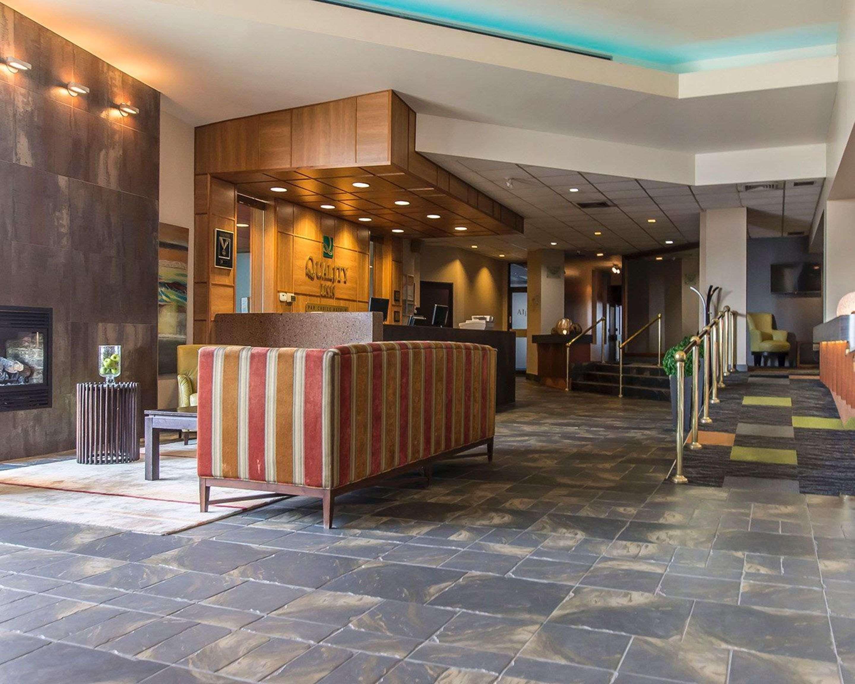Quality Inn Rouyn-Noranda Екстериор снимка