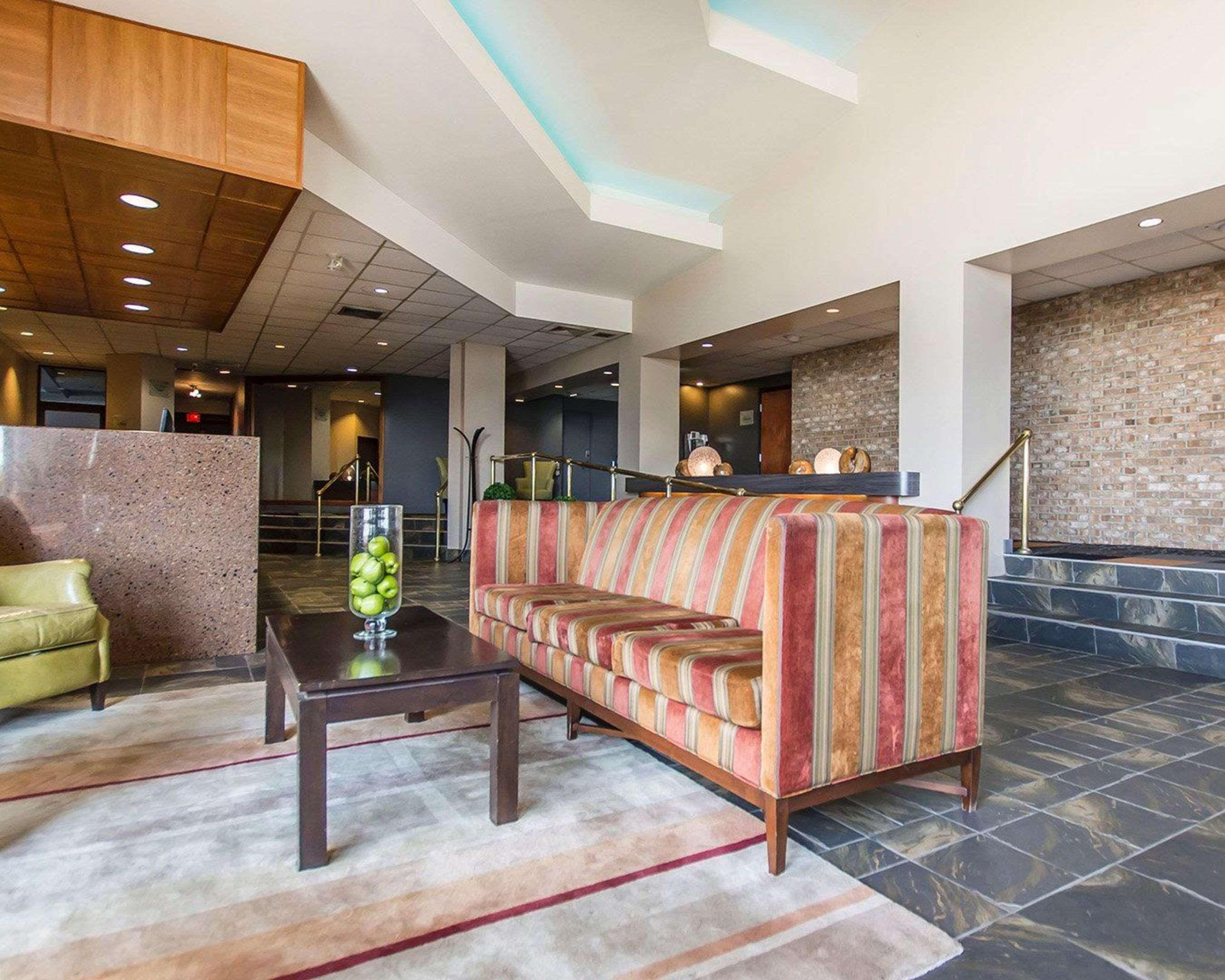 Quality Inn Rouyn-Noranda Екстериор снимка