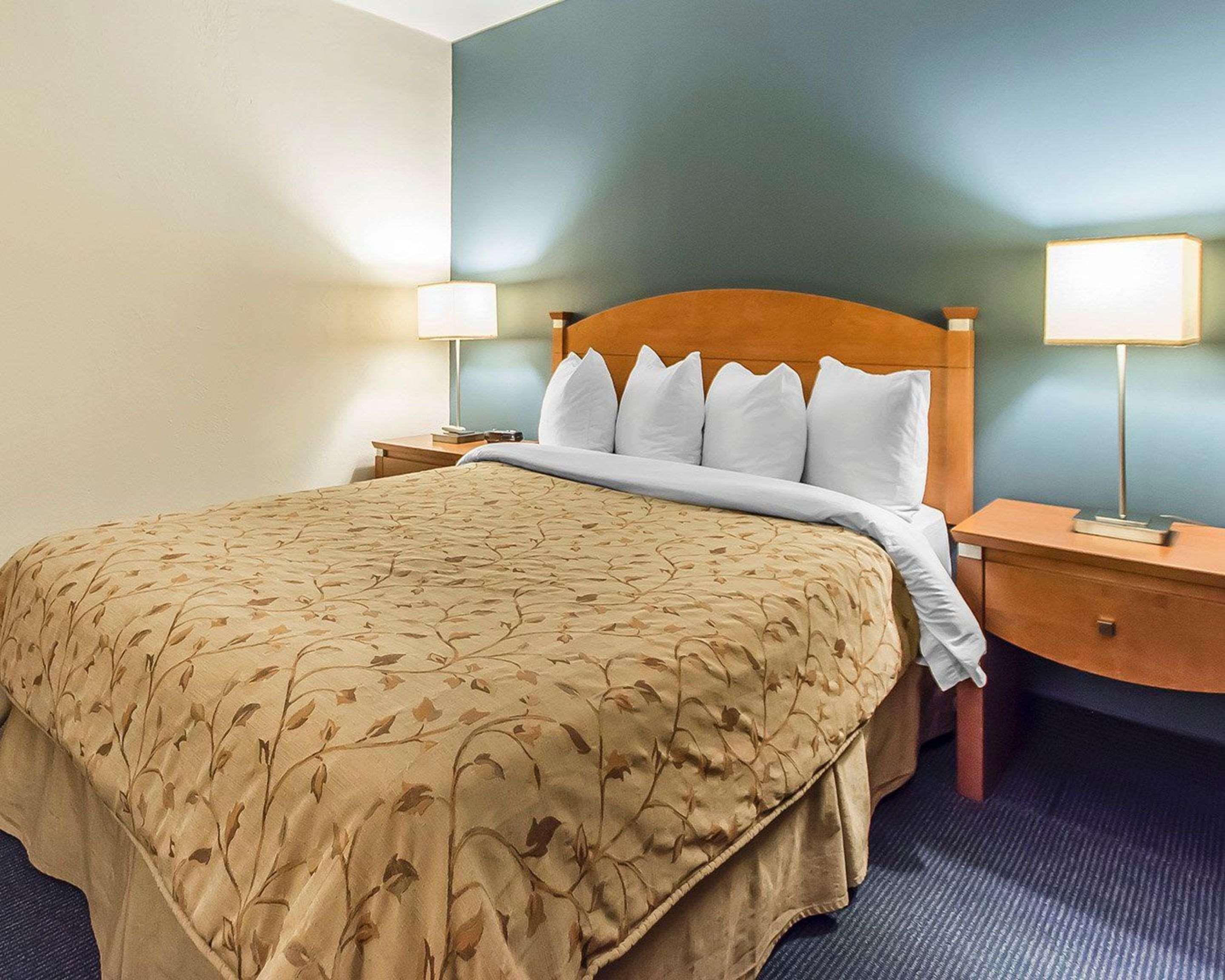 Quality Inn Rouyn-Noranda Екстериор снимка