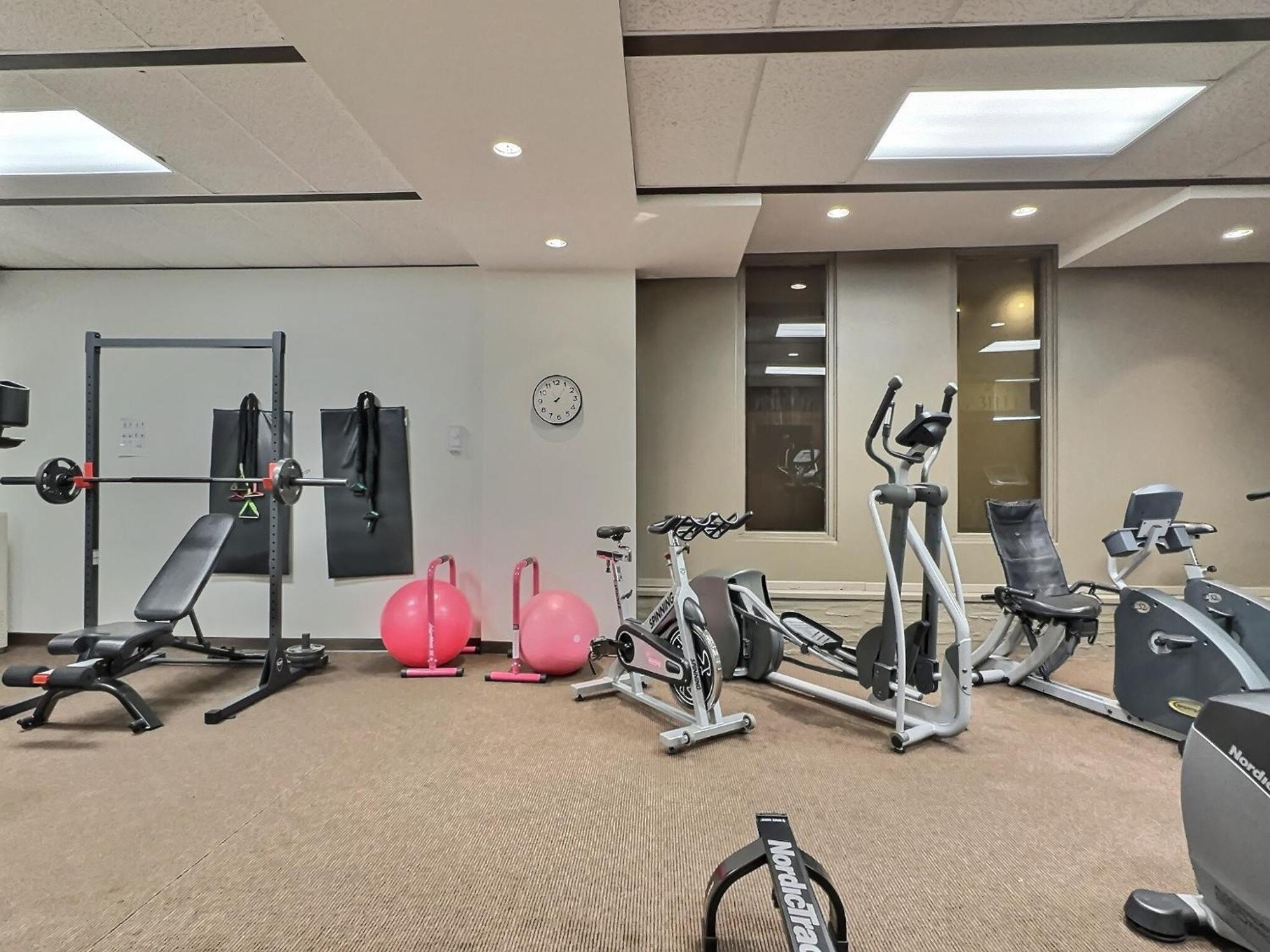 Quality Inn Rouyn-Noranda Екстериор снимка