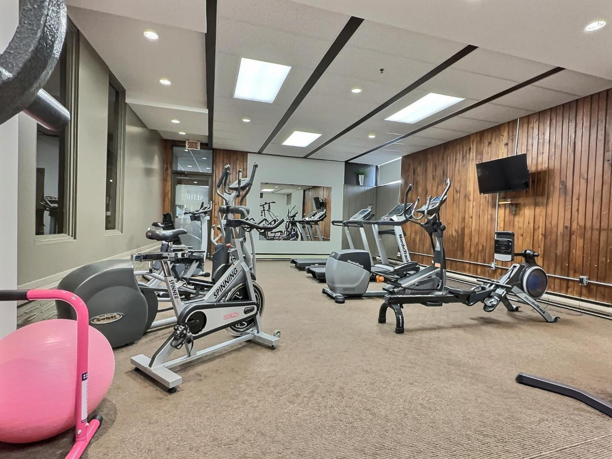 Quality Inn Rouyn-Noranda Екстериор снимка